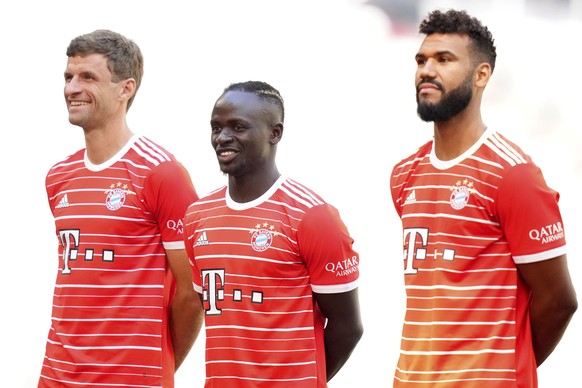 From left, Bayern&#039;s Thomas Mueller, Sadio Mane and Eric Maxim Choupo-Moting arrive for a team presentation for the upcoming German Bundesliga soccer season at the Allianz Arena stadium in Munich, ...