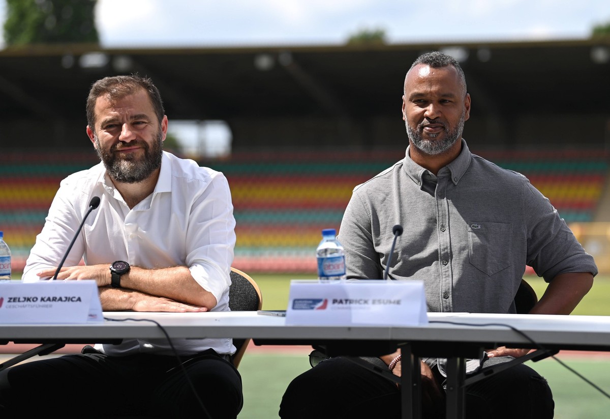 Fussball, Herren, Saison 2021/2022, 3. Liga, FC Viktoria 89 und American Football, Berlin Thunder, gemeinsame Pressekonferenz im Jahn-Sportpark, v. l. Zeljko Karajica Geschäftsführer European League o ...
