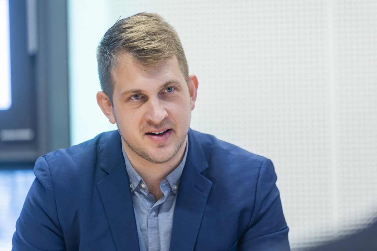 Pressetermin Solarwatt Dresden Gespräch anlässlich der Unterzeichnung des Beitritts von Sachsen-Anhalt zum Netzwerk SIRE durch Staatsminister Günther und Minister Willingmann,. Michael Bloss, Abgeordn ...