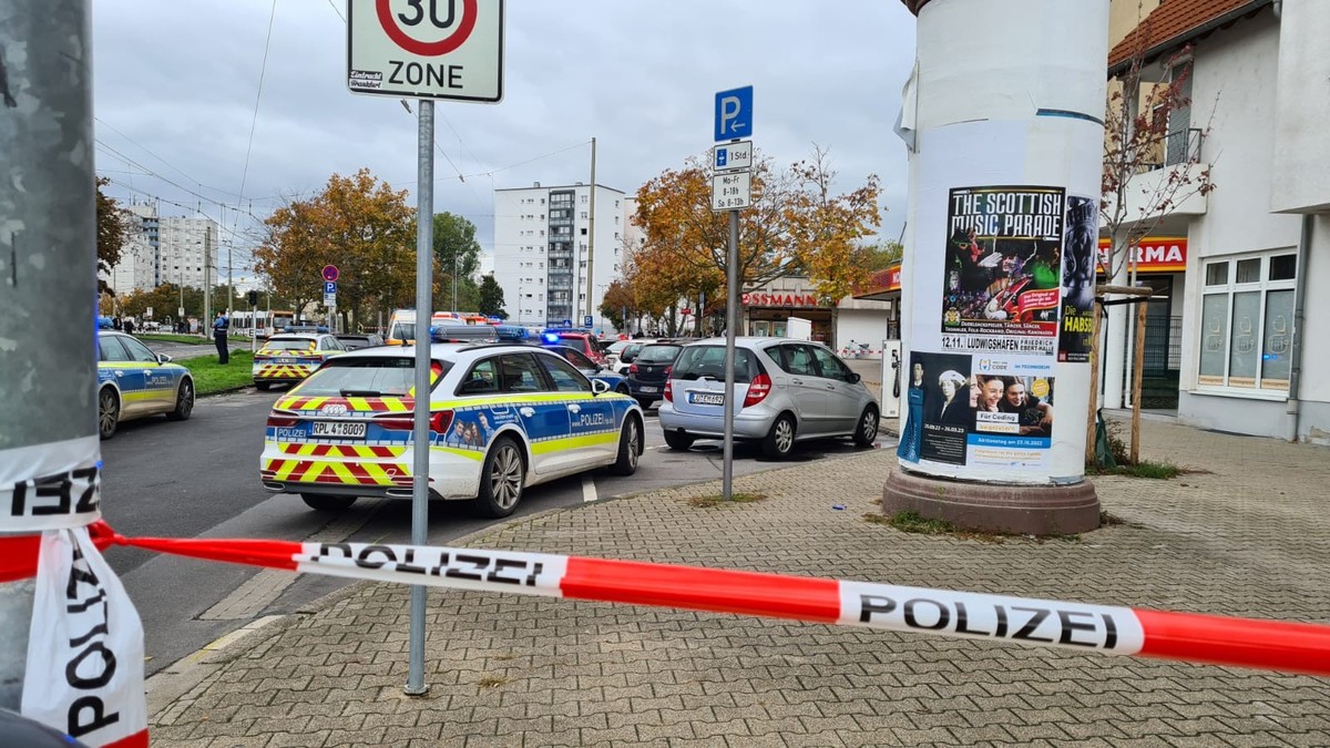 18.10.2022, Rheinland-Pfalz, Ludwigshafen: Im Stadteil Oggersheim ist eine Stra