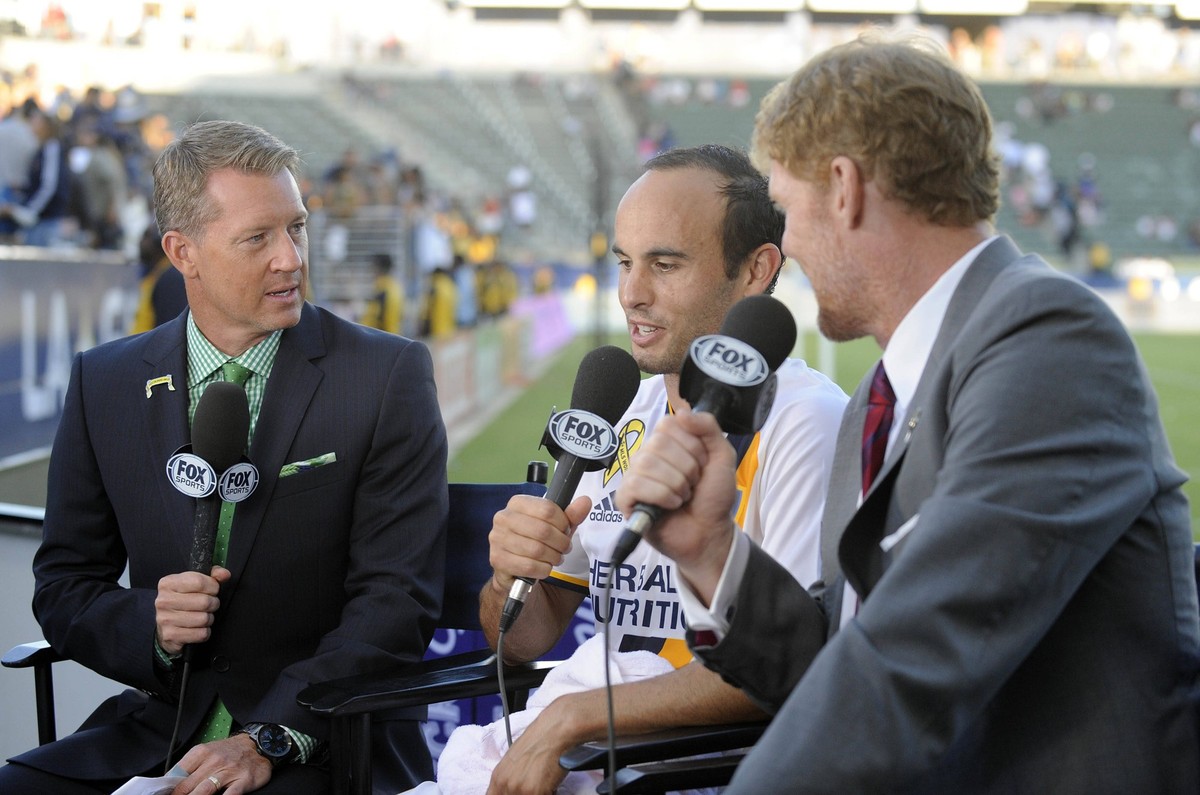 MLS, Fussball Herren, USA Orlando City SC at LA Galaxy, September 11, 2016 Carson, CA, USA Los Angeles Galaxy midfielder Landon Donovan 26 is interviewed on Fox Sports post game show following the 4-2 ...