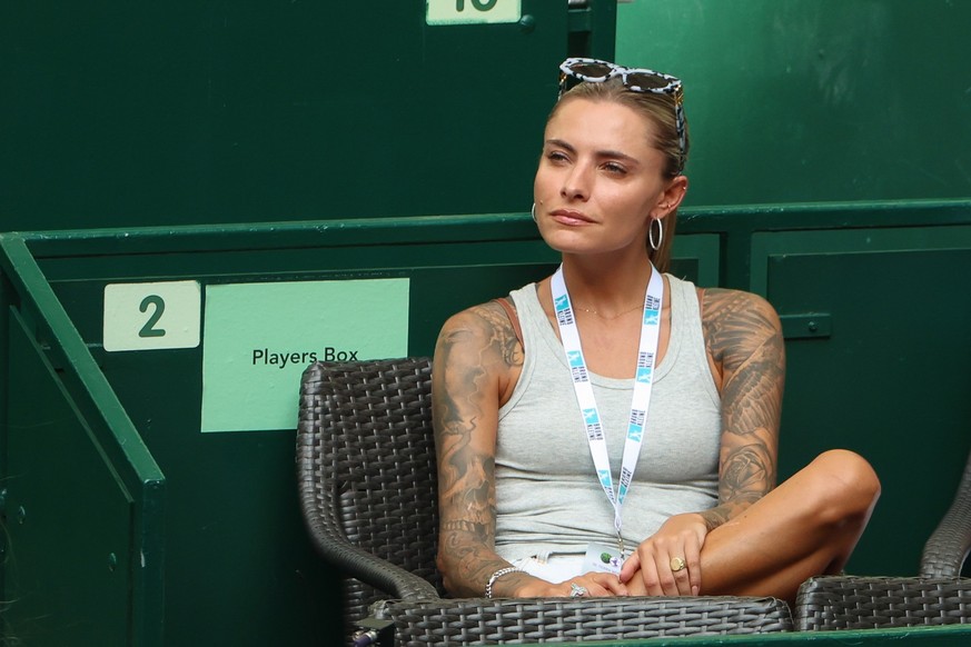 20.06.2023, Nordrhein-Westfalen, Halle: Tennis: ATP-Tour Einzel, Herren, 1. Runde, Zverev (Deutschland) - Thiem (Österreich). Schauspielerin und Model Sophia Thomalla, Freundin von Tennisspieler Alexa ...