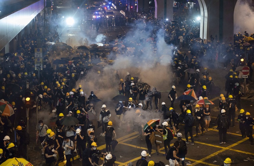 July 21, 2019 - Hong Kong, China - Tear gas can be seen during clashes between protesters and police after taking part in an anti-extradition bill mass rally. Hong Kong China PUBLICATIONxINxGERxSUIxAU ...