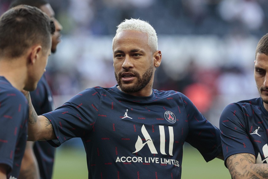 ©Sebastien Muylaert/MAXPPP - Paris 21/05/2022 Neymar Jr of Paris Saint-Germain looks on during warmup before the Ligue 1 Uber Eats match between Paris Saint Germain and FC Metz at Parc des Princes in  ...