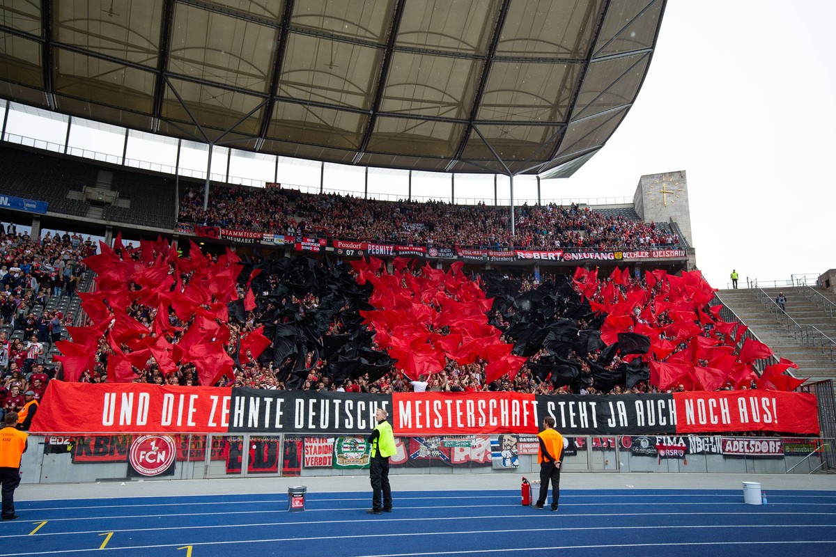 25.08.2018, xkvx, Fussball 1. Bundesliga, Hertha BSC Berlin - 1. FC Nuernberg emspor, v.l. FC Nuernberg Fans / Choreo / Choreografie (DFL/DFB REGULATIONS PROHIBIT ANY USE OF PHOTOGRAPHS as IMAGE SEQUE ...