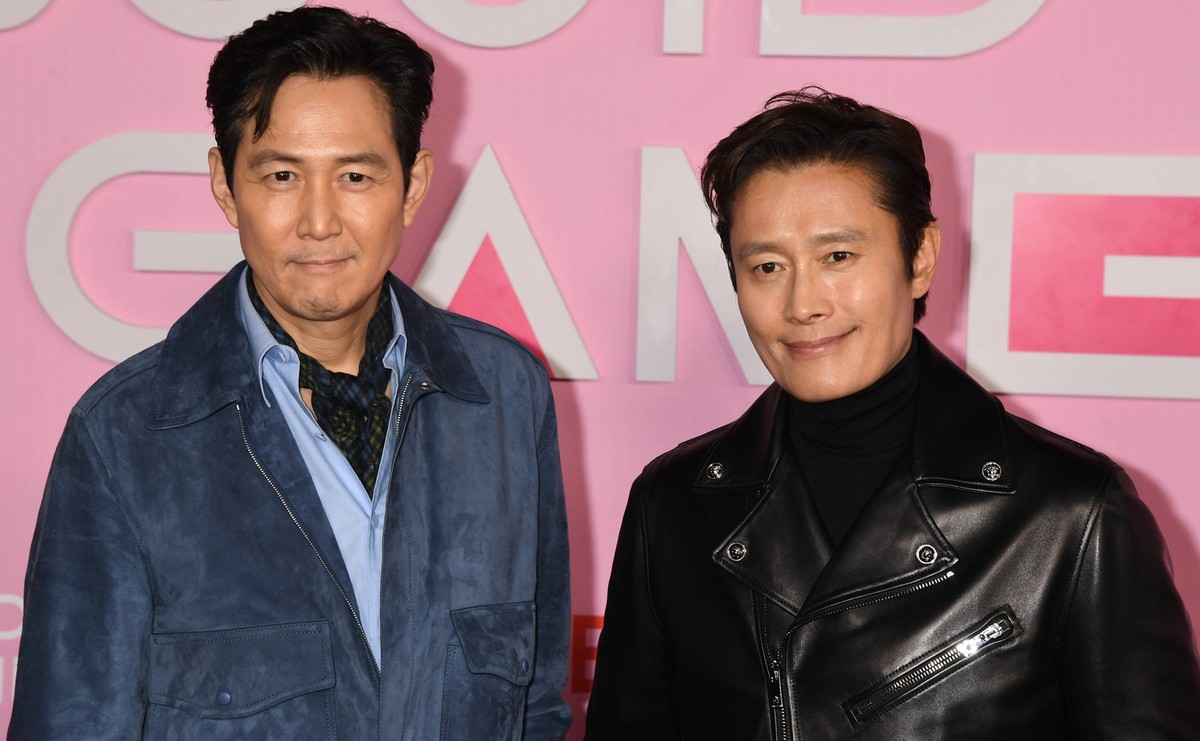 LOS ANGELES, CA - DECEMBER 12: Lee Jung-jae and Lee Byung-hun AT THE Netflix Squid Game S2 LA Premiere and Fan Event at Los Angeles City College on December 12, 2024 in Los Angeles, California. Copyri ...