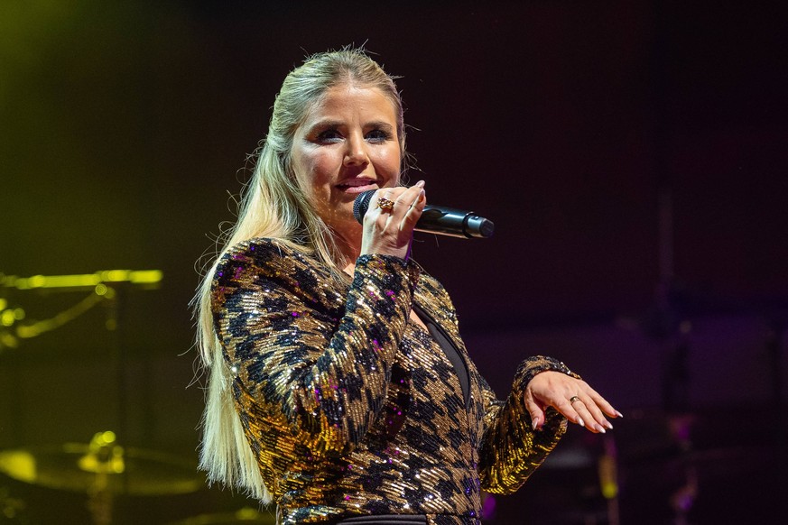 Freiburg im Breisgau Beatrice Egli Volles Risiko Tour 2023 15.11.2023 Beatrice Egli beim Konzert in Freiburg Beatrice Egli Volles Risiko Tour 2023 15.11.2023 *** Freiburg im Breisgau Beatrice Egli Vol ...