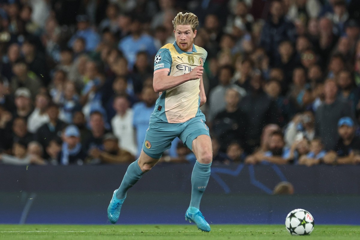 UEFA Champions League league stage Manchester City v Inter Milan Kevin De Bruyne of Manchester City breaks with the ball during the UEFA Champions League league stage match Manchester City vs Inter Mi ...