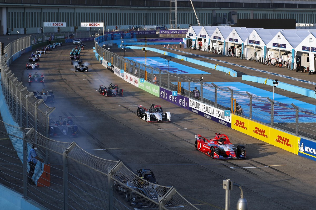 BERLIN TEMPELHOF AIRPORT, GERMANY - AUGUST 12: Alex Lynn (GBR), Mahindra Racing, M6Electro during the Berlin ePrix I at Berlin Tempelhof Airport on August 12, 2020 in Berlin, Germany. (ATP pool photo ...