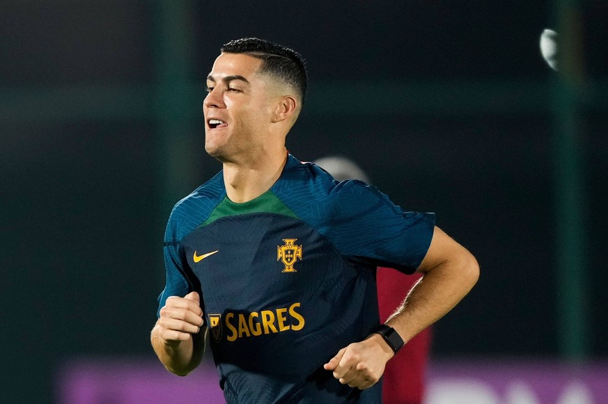 Mandatory Credit: Photo by Dave Shopland/Shutterstock 13622636ao Portugal Training -Cristiano Ronaldo Previews and Training, FIFA World Cup, WM, Weltmeisterschaft, Fussball 2022, Football, Qatar - 19  ...