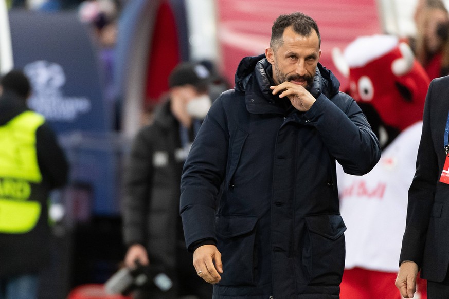 Hasan Salihamidzic, Sportvorstand FC Bayern Muenchen, FC Red Bull Salzburg vs FC Bayern Muenchen, Fussball, Herren, UEFA Champions League, Achtelfinale, AUT, 16.02.2022, UEFA REGULATIONS PROHIBIT ANY  ...