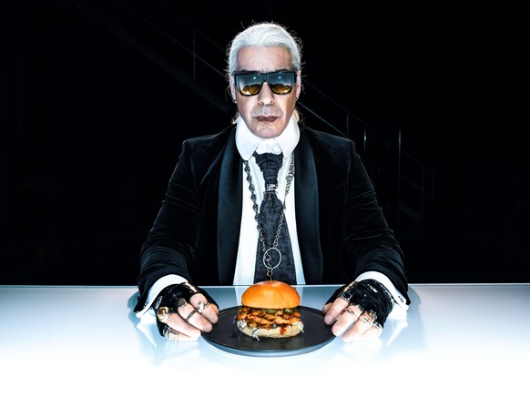 Im Karl-Lagerfeld-Look macht Till Lindemann Werbung für den "Veganuary".