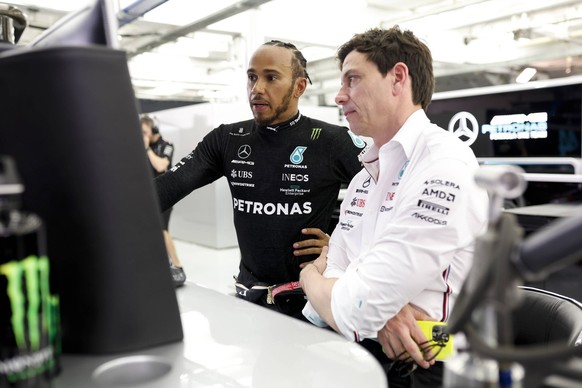 HAMILTON Lewis gbr, Mercedes AMG F1 Team W14, portrait WOLFF Toto aut, Team Principal & CEO of Mercedes AMG F1 Team, portrait during the Formula 1 Gulf Air Bahrain Grand Prix 2023, 1st round of th ...