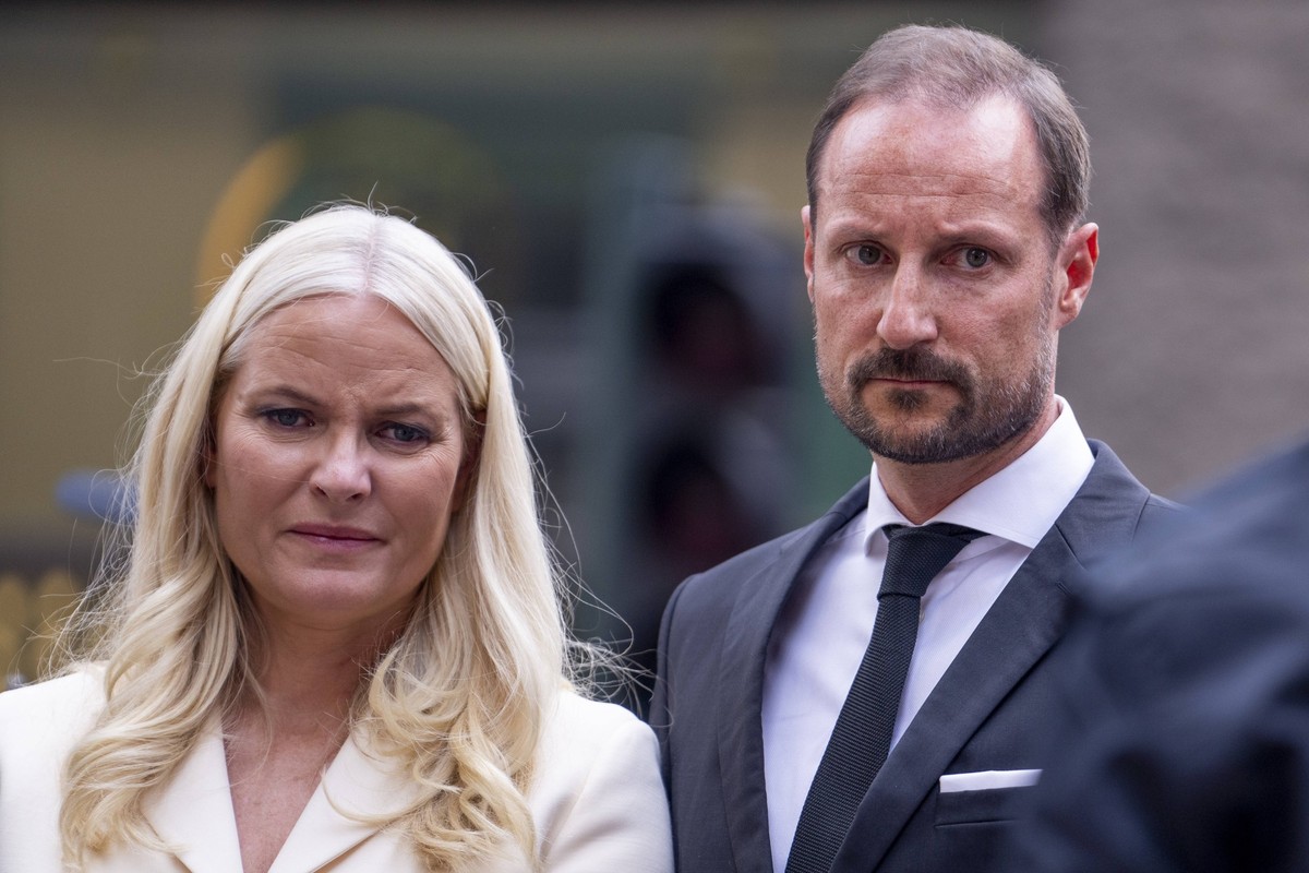 Skytingen i Oslo Oslo 20220625. Kronprins Haakon, kronprinsesse Mette-Marit besoker astedet for skytingen ved London pub som skjedde natt til lordag. Foto: Javad Parsa / NTB Oslo Norge Ref:_POL8e-h_jx ...