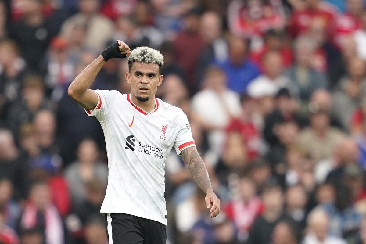 ARCHIV - 01.09.2024, Großbritannien, Manchester: Fußball: Premier League, 3. Spieltag, Manchester United - FC Liverpool, Old Trafford: Liverpools Luis Diaz jubelt nach seinem Treffer. (zu dpa: «Für Ch ...