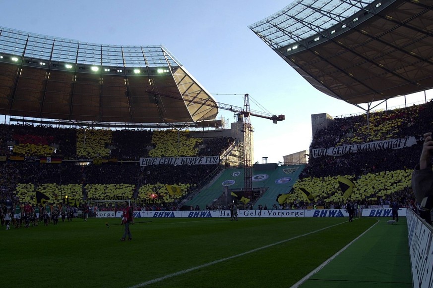 Alemannia Aachen war 2004 die Pokalüberraschung. Die Fans aus der nordrhein-westfälischen Stadt trotzten der Baustelle am Marathontor und feierten sich selbst: "Eine geile Kurve für eine geile Mannsch ...