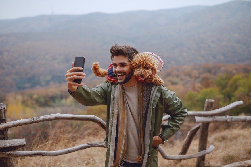 Viele zweifelhafte Ratgeber legen nahe, auf Dating-Plattformen mit Hund zu posieren. Egal, ob du einen besitzt oder nicht. (Symbolbild)