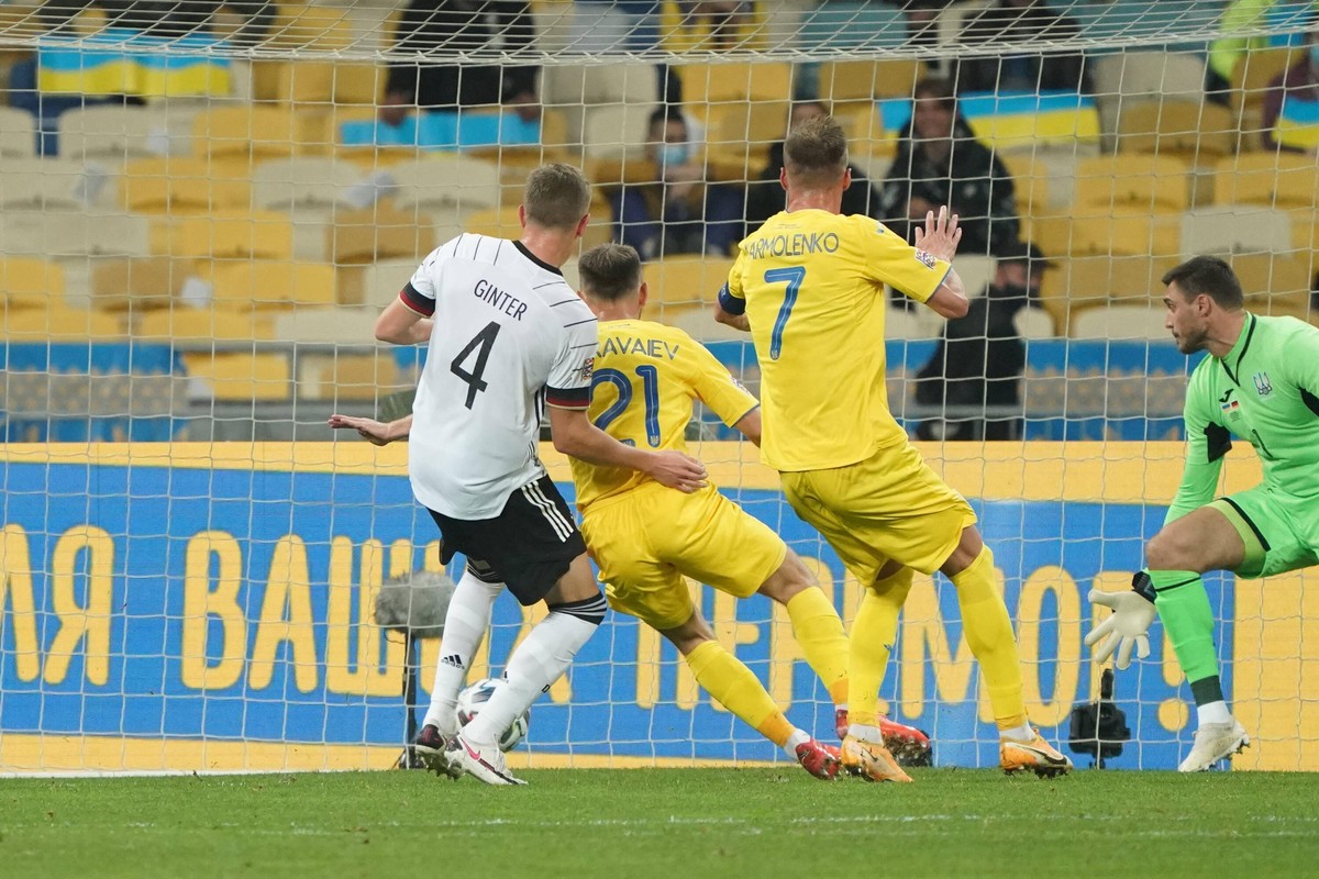 Matthias Ginter Deutschland Germany erzielt das Tor zum 0:1 - 10.10.2020: Ukraine vs. Deutschland, UEFA Nations League, 3. Spieltag, Olympiastadion Kiew DISCLAIMER: DFB regulations prohibit any use of ...