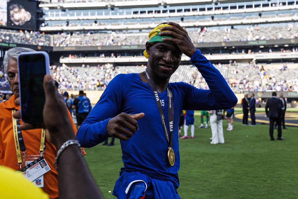 Chelsea FC v Paris Saint-Germain: Final - FIFA Club World Cup 2025 New Jersey - July 13: Nicolas Jackson of Chelsea FC celebrates with Gold medal following the FIFA Club World Cup 2025 final match bet ...