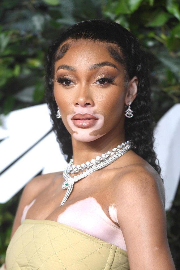 PLEASE CREDIT ALL USES WORLD RIGHTS Winnie Harlow attends The Fashion Awards 2021 at the Royal Albert Hall in London. NOVEMBER 29th 2021 REF: RHD 21635