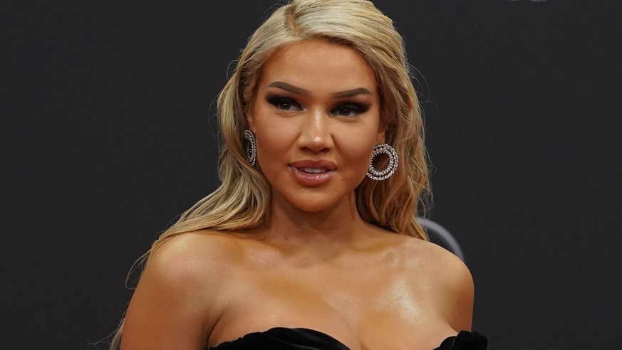 BADEN-BADEN, GERMANY - NOVEMBER 21: Shirin David attends the 71st Bambi Awards at Festspielhaus Baden-Baden on November 21, 2019 in Baden-Baden, Germany. (Photo by Thomas Niedermueller/Getty Images)