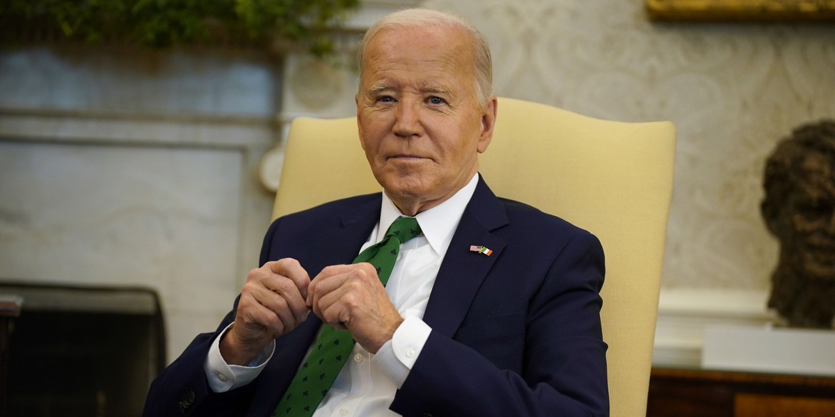 ARCHIV - 15.03.2024, USA, Washington: US-Präsident Joe Biden bei einem Treffen mit dem irischen MInisterpräsidenten Varadkar (nicht im Bild) im Oval Office des Weißen Hauses. Foto: Niall Carson/PA Wir ...