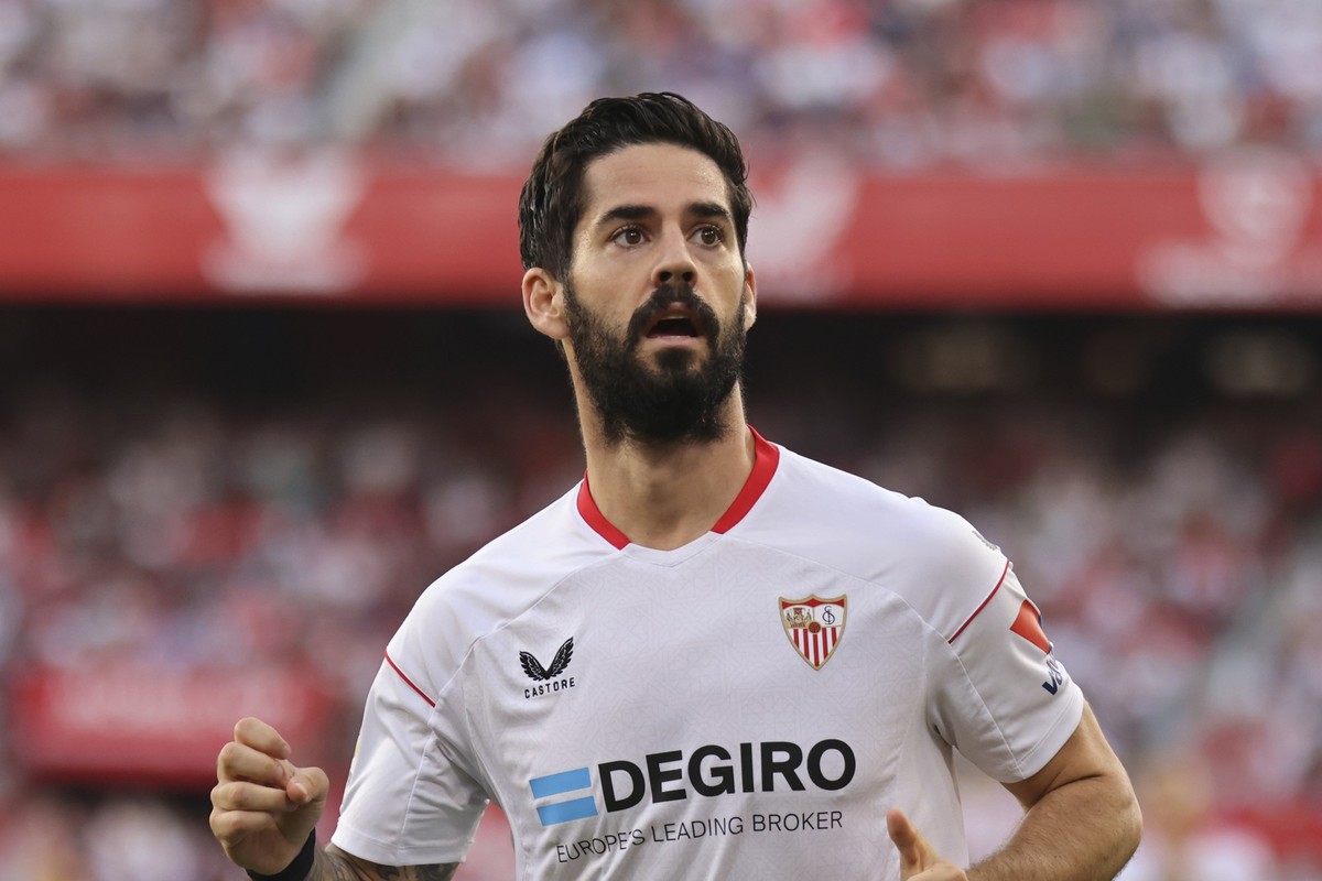 FILE - Sevilla&#039;s Isco Alarcon during a Spanish La Liga soccer match between Sevilla and Rayo Vallecano at the Ramon Sanchez-Pizjuan stadium in Sevilla, Spain, Oct. 29, 2022. Former Real Madrid st ...