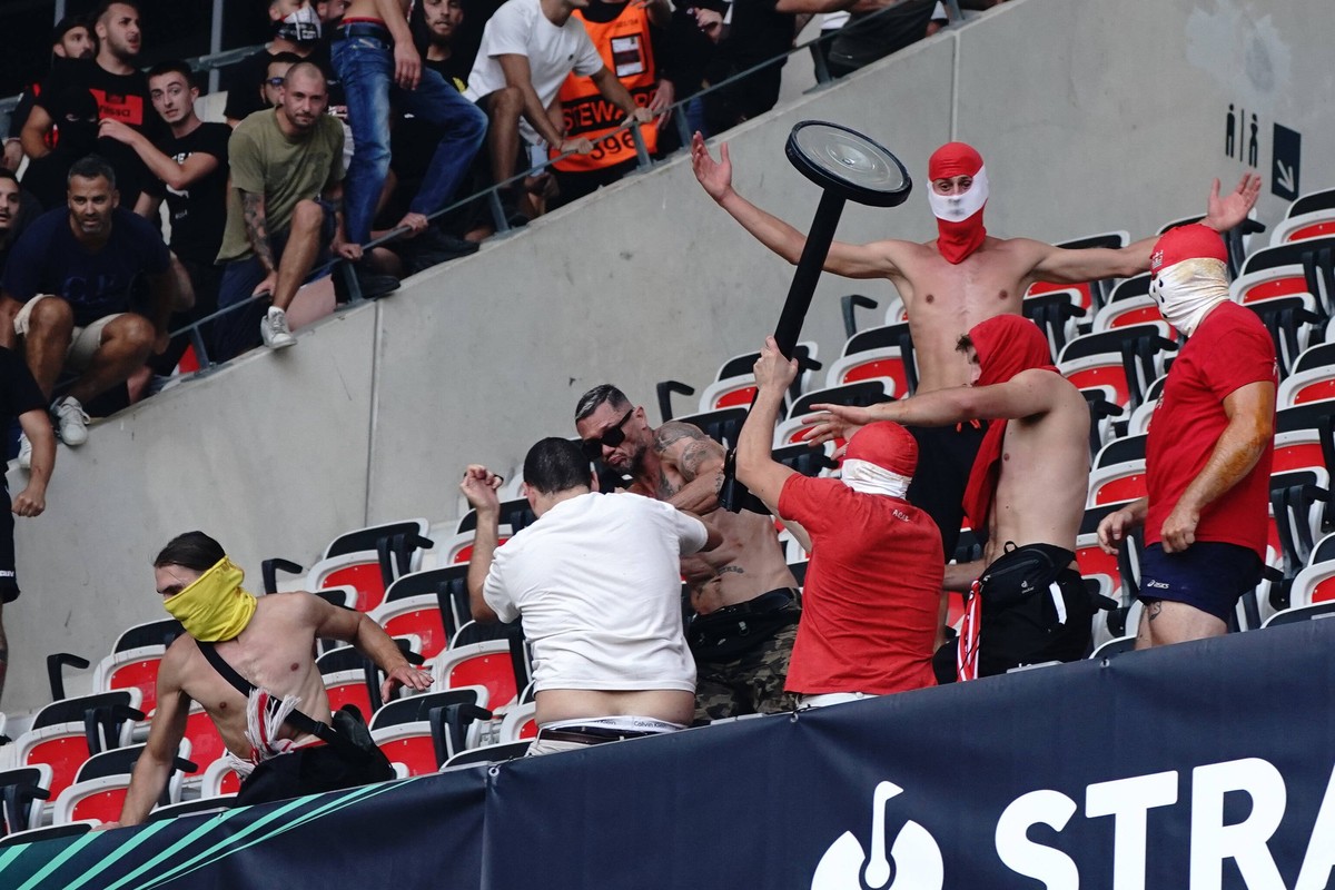 Echauffour e entre supporters nicois et allemands FOOTBALL : OGC Nice vs FC Cologne - Ligue Europa Conf rence - Nice - 08/09/2022 NorbertScanella/Panoramic PUBLICATIONxNOTxINxFRAxITAxBEL