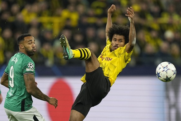 Dortmund&#039;s Karim Adeyemi, right, fights for the ball by Newcastle&#039;s Callum Wilson during the Champions League Group F soccer match between Borussia Dortmund and Newcastle United in Dortmund, ...