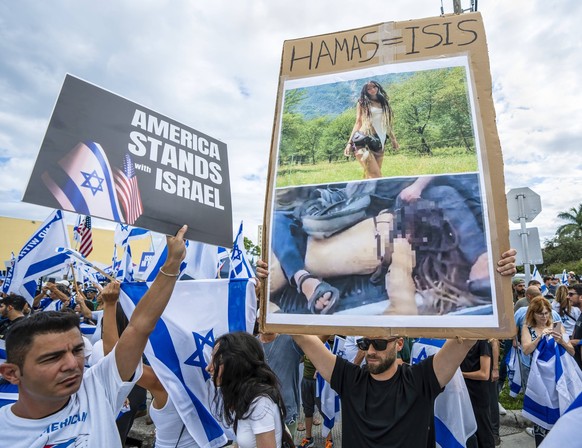 October 8, 2023, Fort Lauderdale, Florida, USA: A man at a rally in support of Israel and to denounce Hamas following deadly attacks by the Palestinian terror organization.holds up a photo of festival ...