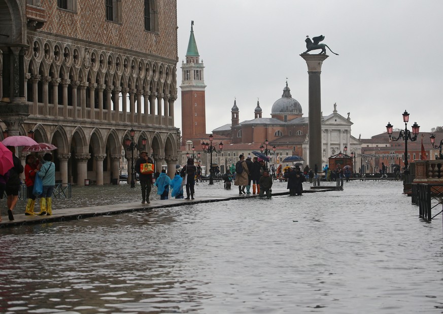The high water season begins in Venice. Today the tide has reached 130 cm. of height flooding a good part of the historical zones of Venice PUBLICATIONxINxGERxAUTxONLY Copyright: xMatteoxChinellatox/x ...