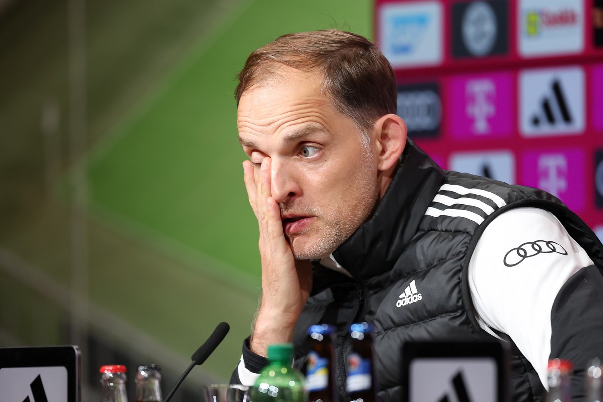 12.01.2024, Bayern, München: Fußball: Bundesliga, Bayern München - TSG 1899 Hoffenheim, 17. Spieltag, Allianz Arena. Trainer Thomas Tuchel vom 1.FC Bayern München spricht in der Pressekonferenz nach d ...