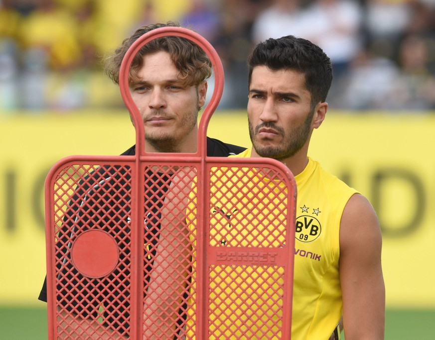 Trainingsauftakt Borussia Dortmund mit dem neuen Cheftrainer Lucien Favre 09.07.2018. Co.-Trainer Edin Terzic (li.) und Nuri Sahin. *** Training kick-off Borussia Dortmund with the new head coach Luci ...