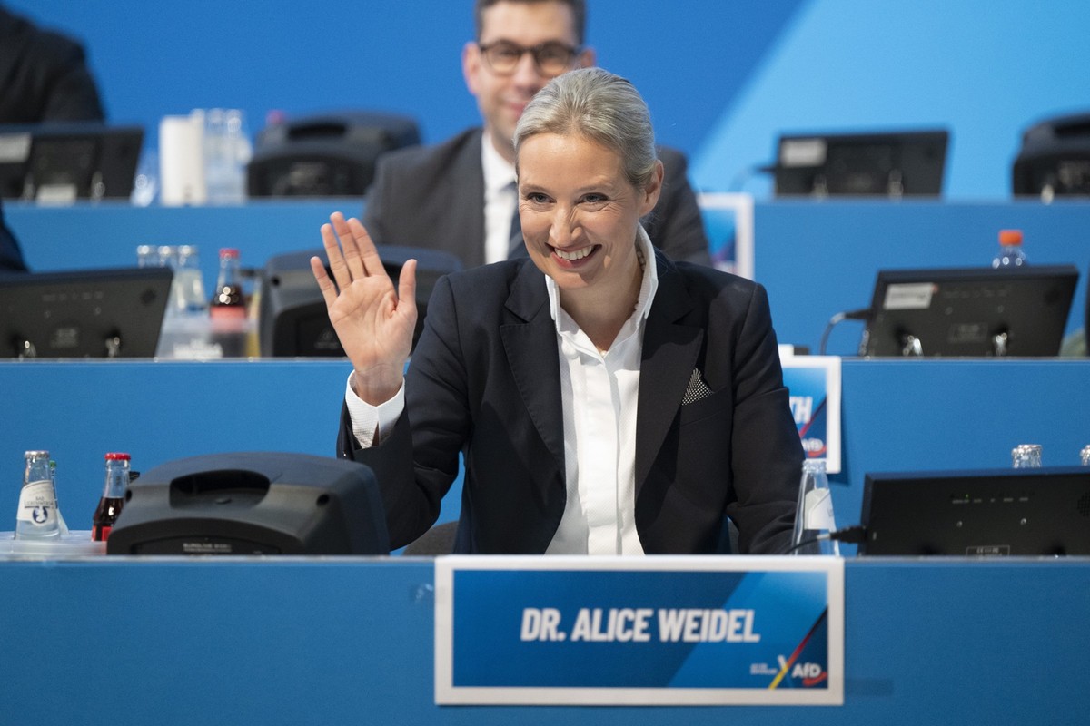 11.01.2025, Sachsen, Riesa: Alice Weidel, AfD-Bundesvorsitzende, nimmt am Bundesparteitag ihrer Partei teil. In Riesa will die AfD ihr Wahlprogramm beschließen und Parteichefin Weidel offiziell zur Ka ...