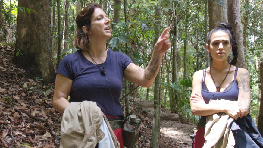 Danni und Elena: Im Camp kommt es immer wieder zum Streit zwischen den beiden.