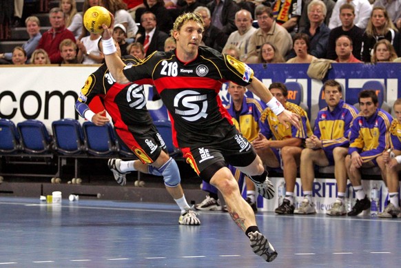 Bildnummer: 01295560 Datum: 19.10.2004 Copyright: imago/Fishing 4
Stefan Kretzschmar (Deutschland) bei seinem Abschiedsspiel aus der Nationalmannschaft; Nationalmannschaft, Nationalteam, Nationaltriko ...