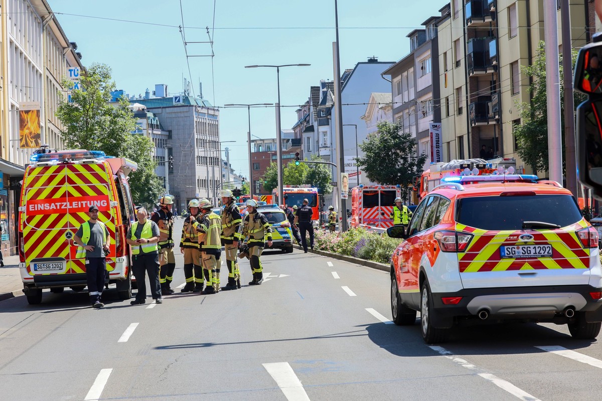 SOLINGEN: Brandanschlag in Solinger Innenstadt - Eritreer zündet Sprengsatz und läuft brennend in Sportwetten-Lokal. Brandanschlag in Solinger Innenstadt - Eritreer zündet Sprengsatz und läuft brennen ...
