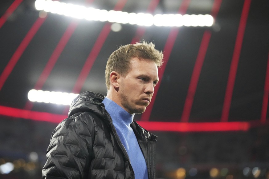 Bayern&#039;s head coach Julian Nagelsmann walks before the Bundesliga soccer match between Bayern Munich and Werder Bremen at the Allianz Arena in Munich, Germany, Tuesday, Nov. 8, 2022. (AP Photo/Ma ...