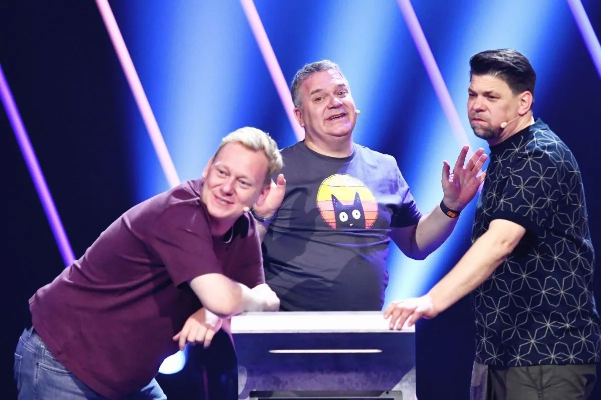 Bei "Drei gegen Einen" suchen Knossi, Elton und Tim Mälzer nach neuen Herausforderungen.