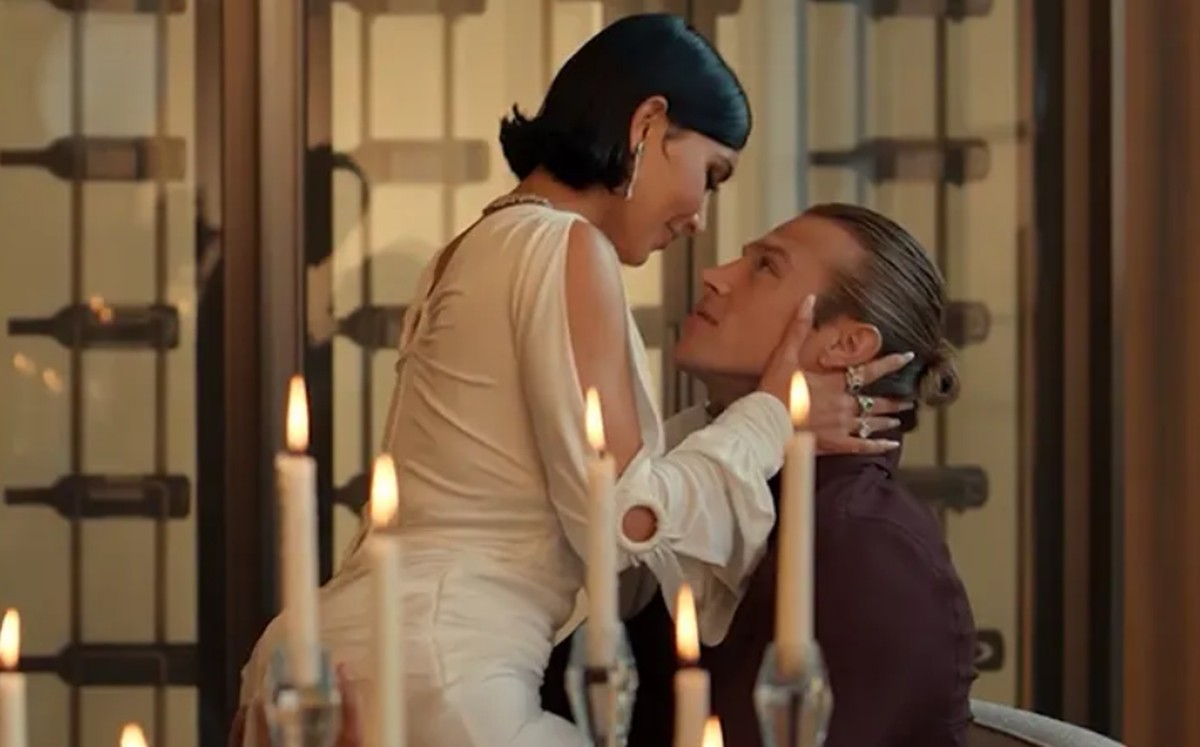 In der Serie stehen Intrigen im Mittelpunkt.