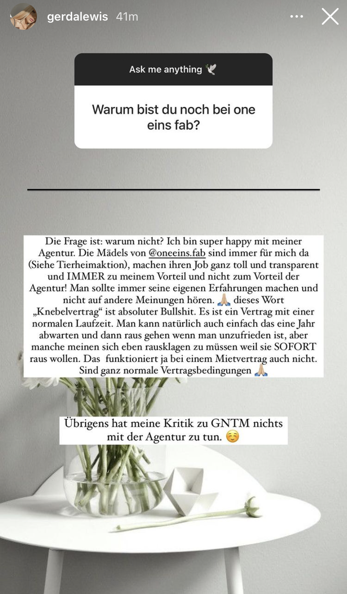 So reagiert Gerda Lewis auf die kritische Fan-Frage.