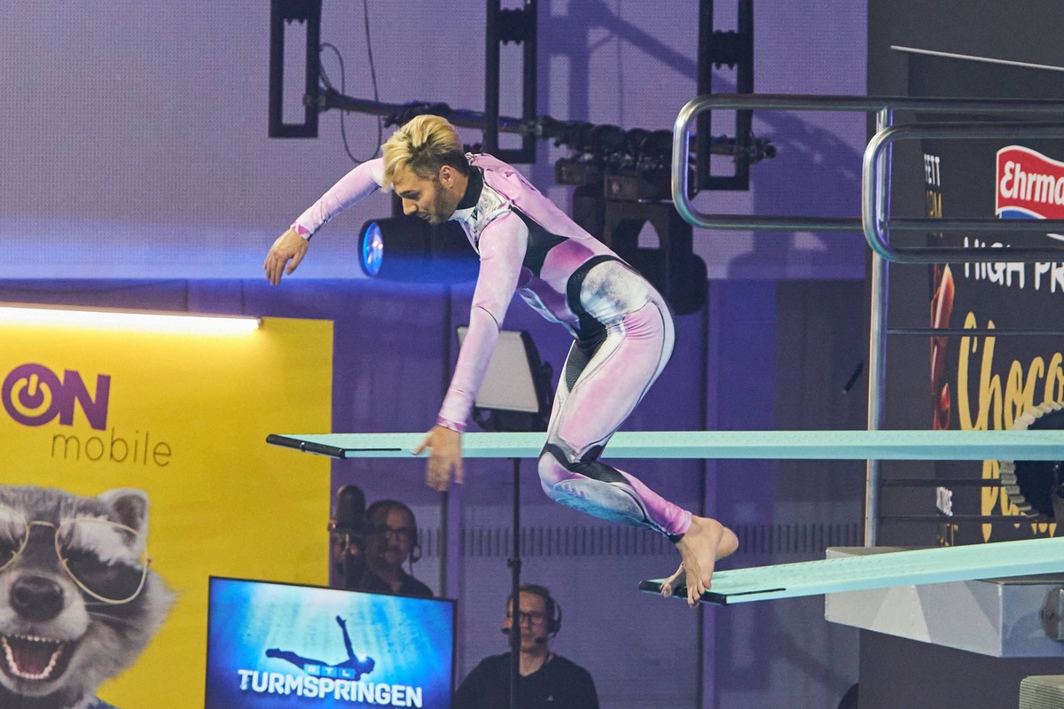 Sam Dylan - Livesendung des RTL Turmspringen 2024 im Berliner Velodrom am 12.01.2024. RTL Turmspringen - Livesendung *** Sam Dylan live broadcast of the RTL Turmspringen 2024 in the Berlin Velodrom on ...