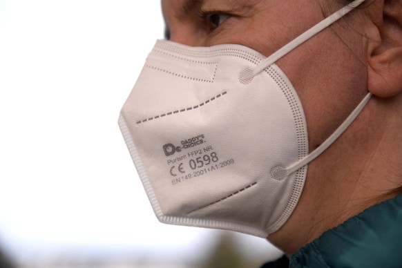 So sollte deine Maske aussehen: mit CE-Kennzeichen. Dann ist sie geprüft und schützt dich zuverlässig. 