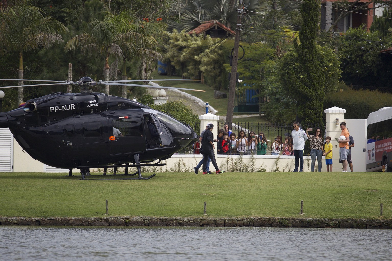 Neymar Fliegt Mit Hubschrauber Zum Training Der Teurer Als Sein Privatjet Ist Watson