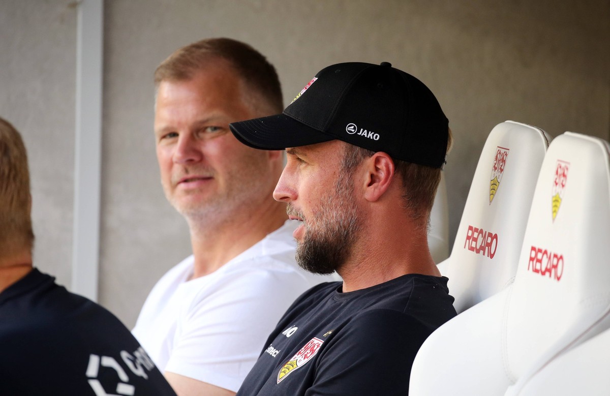 10.08.24 VfB Stuttgart - Athletic Bilbao Deutschland, Stuttgart, 10.08.2024, Fussball, Bundesliga, Testspiel, VfB Stuttgart - Athletic Bilbao: v.l. Fabian Wohlgemuth Vorstand VfB Stuttgart, Sebastian  ...