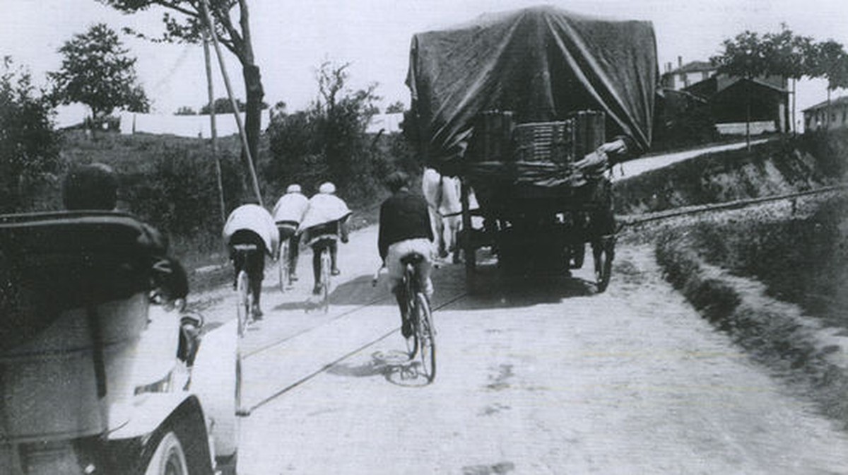 So geht es in den Anfangsjahren der Tour de France zu