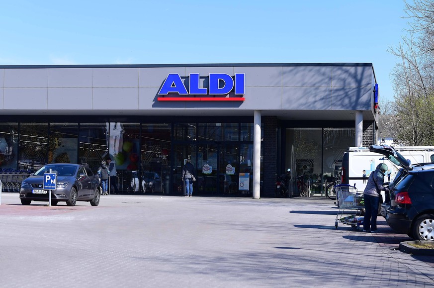 ALDI Nord Filiale am 01.04.2020 in Gladbeck Aldi Eigenschreibweise ALDI, steht für Albrecht Diskont bezeichnet die beiden Discount-Einzelhandelsketten Aldi Nord und Aldi Süd. Es handelt sich um zwei s ...
