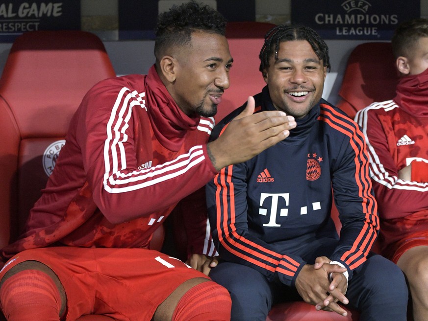 Scherzen gerne mal gemeinsam: Die Bayern-Spieler Jérôme Boateng (links) und Serge Gnabry.