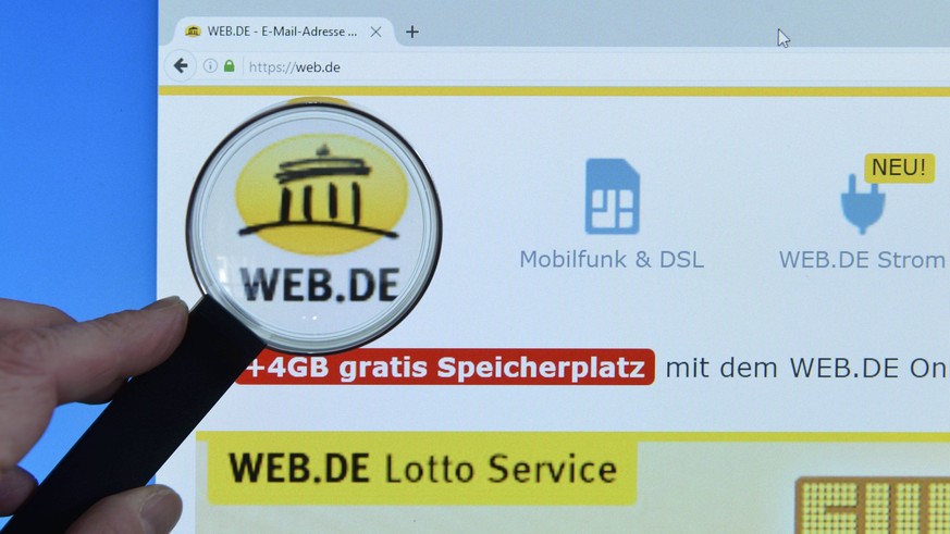 web.de, website, Bildschim, Lupe web.de website Bildschim Lupe

Web de Website The screen with Magnifying glass Web de Website The screen with Magnifying glass