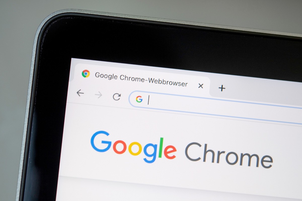 ARCHIV - Zum Themendienst-Bericht vom 5. Dezember 2022: Windows, Linux und auch Mac: F�r alle Desktop-Versionen von Chrome rollt Google eine Update aus. Foto: Catherine Waibel/dpa-tmn - Honorarfrei nu ...
